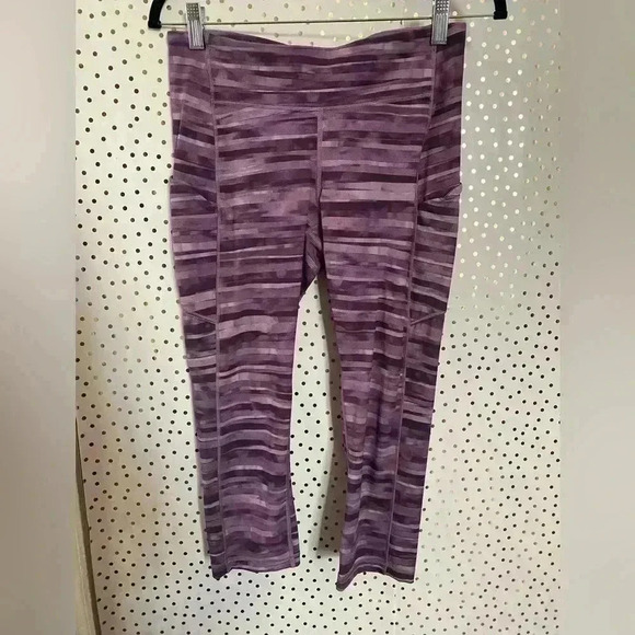 Lululemon Speed Up Crop - Picture 2 of 7